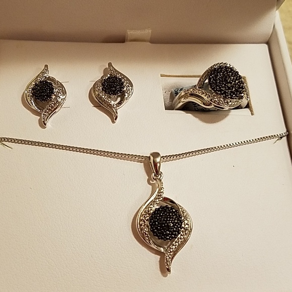 Black and white diamond set - Picture 2 of 5